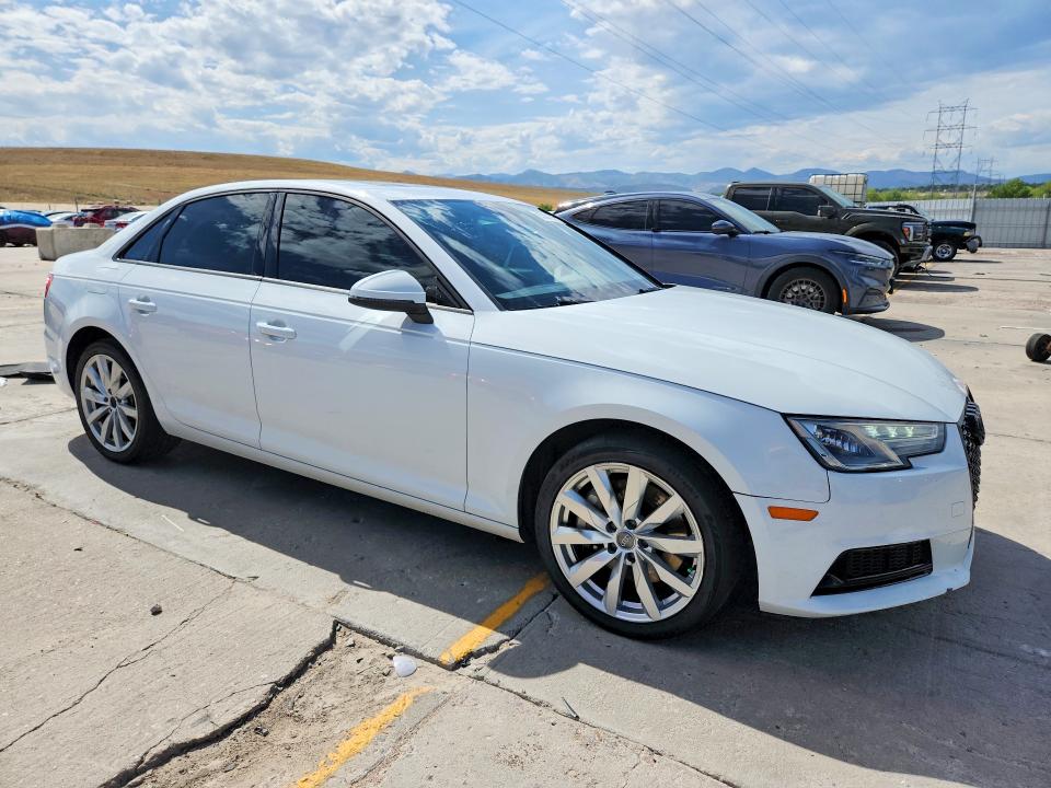 65300216 :رقم المزاد ، WAUANAF4XHN031449 vin ، 2017 Audi A4 مزاد بيع