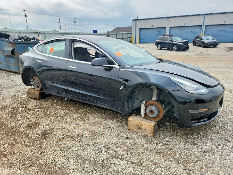 Продажа на аукционе авто 2018 Tesla Model 3, vin: 5YJ3E1EA0JF151980, номер лота: 64196576