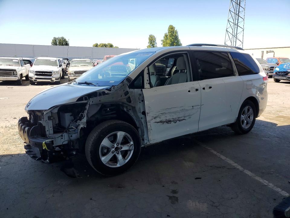 Продажа на аукционе авто 2014 Toyota Sienna, vin: 5TDKK3DC2ES511111, номер лота: 64293096