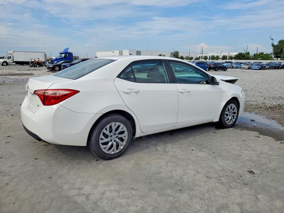 2018 Toyota Corolla მანქანა იყიდება აუქციონზე, vin: 2T1BURHE0JC117960, აუქციონის ნომერი: 63727136