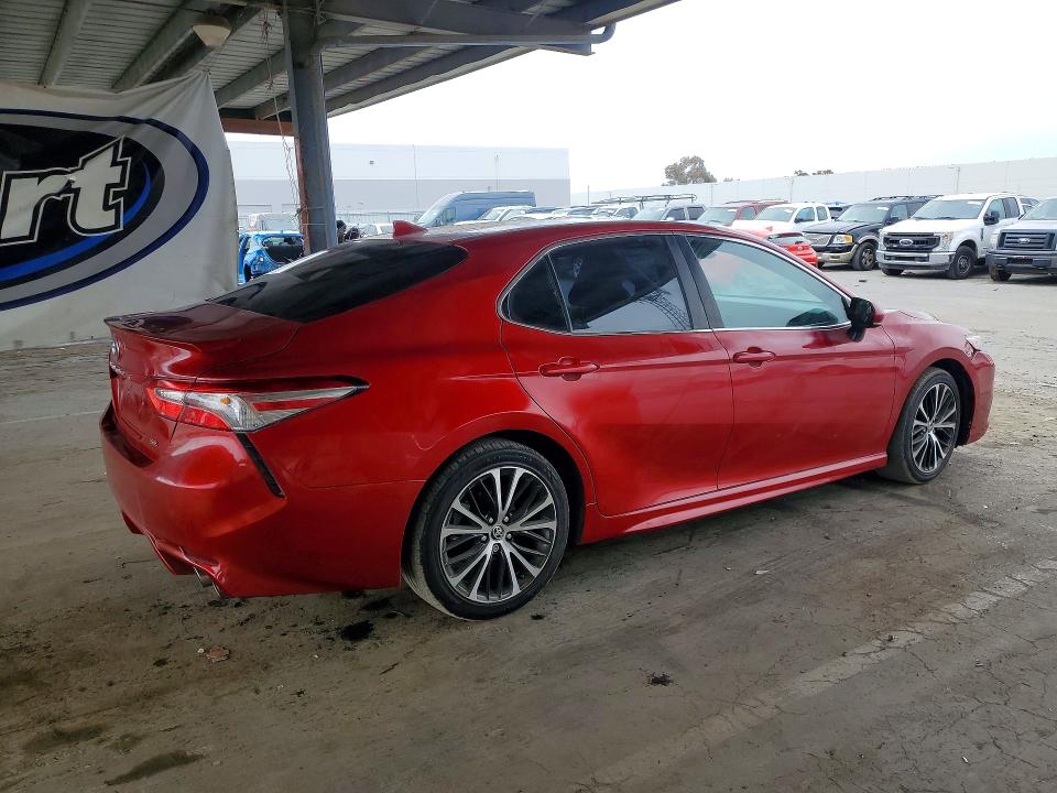 2020 Toyota Camry მანქანა იყიდება აუქციონზე, vin: 4T1G11AK0LU374652, აუქციონის ნომერი: 61362006