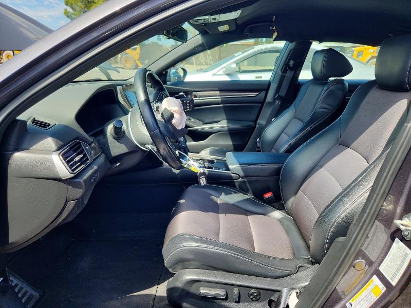 65051356 :رقم المزاد ، 1HGCV1F3XJA135246 vin ، 2018 Honda Accord مزاد بيع