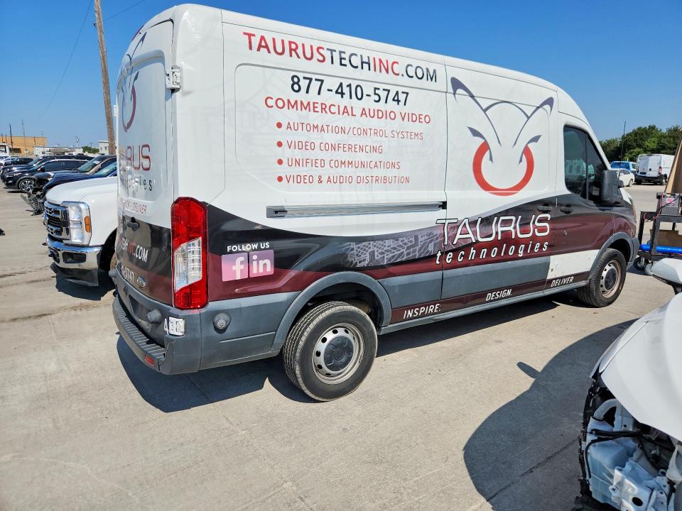 62755046 :رقم المزاد ، 1FTNR2CM1FKA75146 vin ، 2015 Ford Transit مزاد بيع