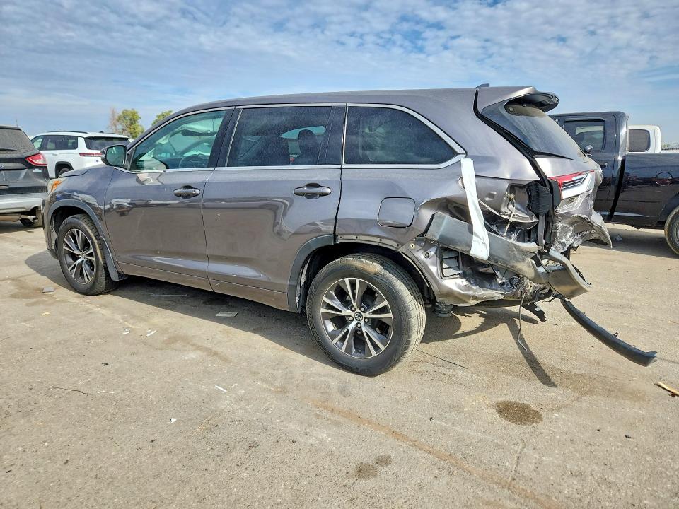 67106036 :رقم المزاد ، 5TDBZRFH0JS826815 vin ، 2018 Toyota Highlander مزاد بيع
