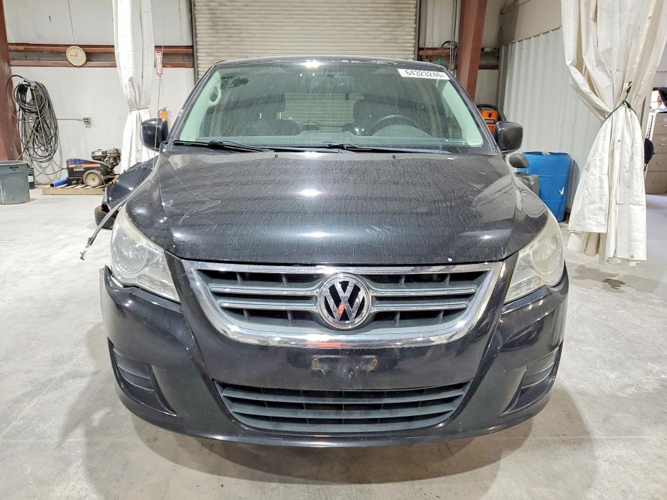 64323246 :رقم المزاد ، 2V4RW3DG5BR718155 vin ، 2011 Volkswagen Routan مزاد بيع
