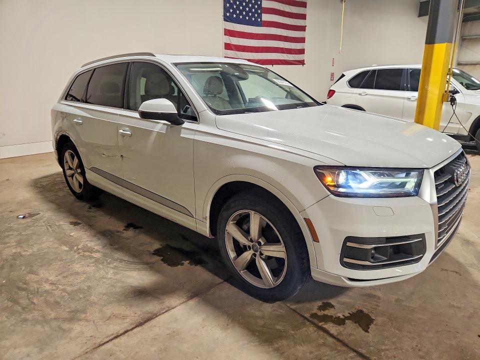 Продажа на аукционе авто 2018 Audi Q7, vin: WA1LAAF72JD010621, номер лота: 66240106