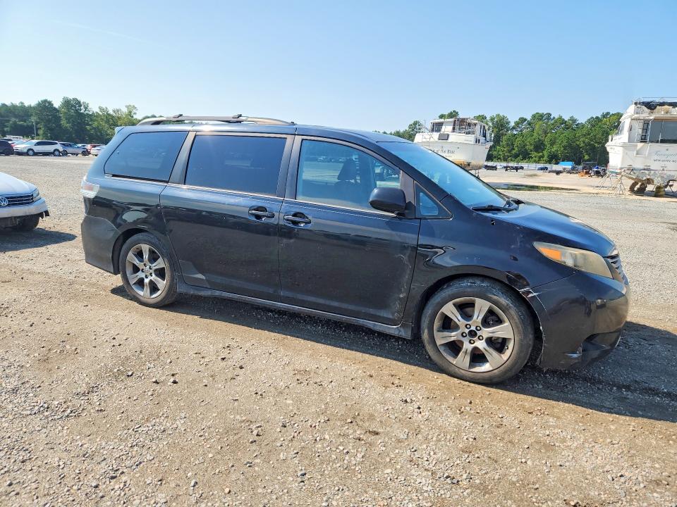 63648666 :رقم المزاد ، 5TDXK3DC0CS239841 vin ، 2012 Toyota Sienna مزاد بيع