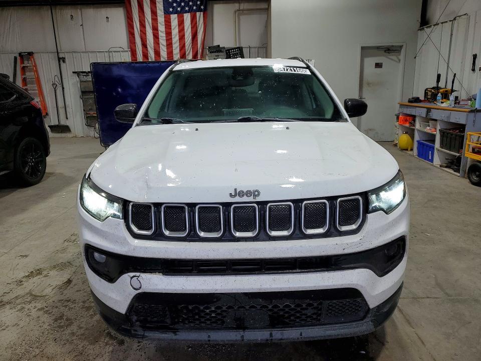 2022 Jeep Compass მანქანა იყიდება აუქციონზე, vin: 3C4NJDBB7NT130831, აუქციონის ნომერი: 64721166