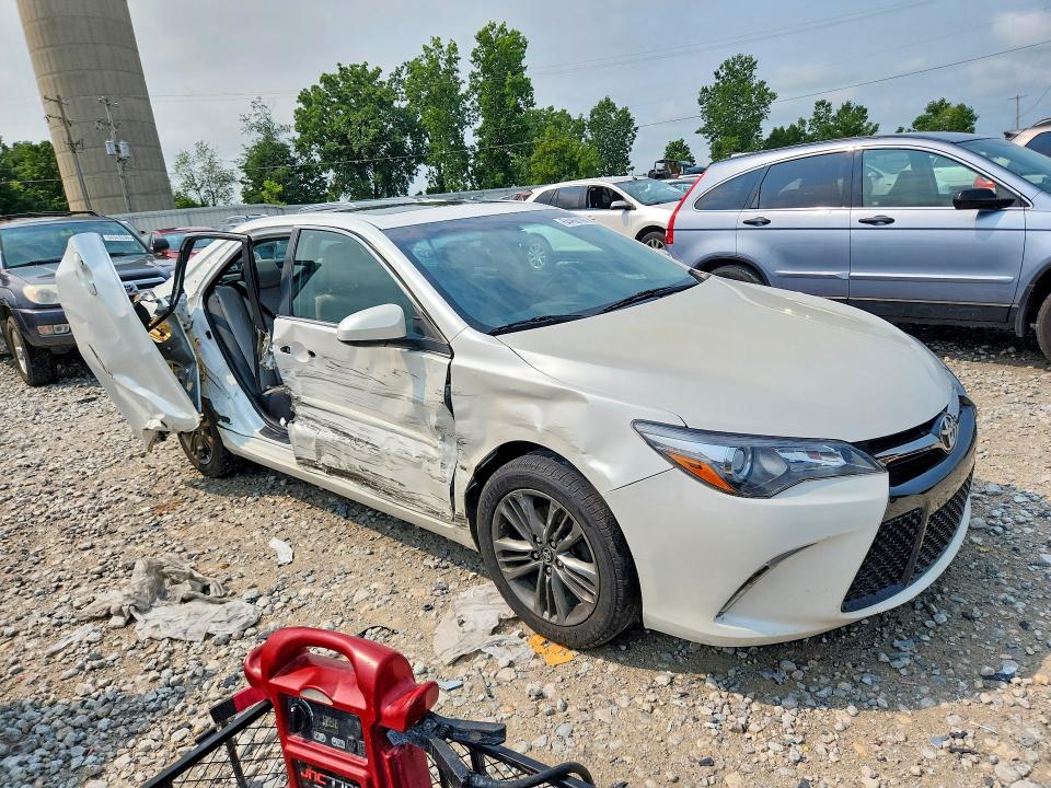 64460196 :رقم المزاد ، 4T1BF1FK2HU359971 vin ، 2017 Toyota Camry مزاد بيع