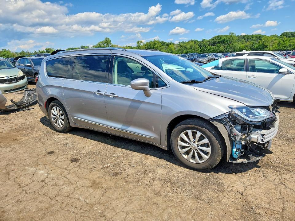 Продаж на аукціоні авто 2019 Chrysler Pacifica, vin: 2C4RC1BG0KR681302, номер лоту: 64892756