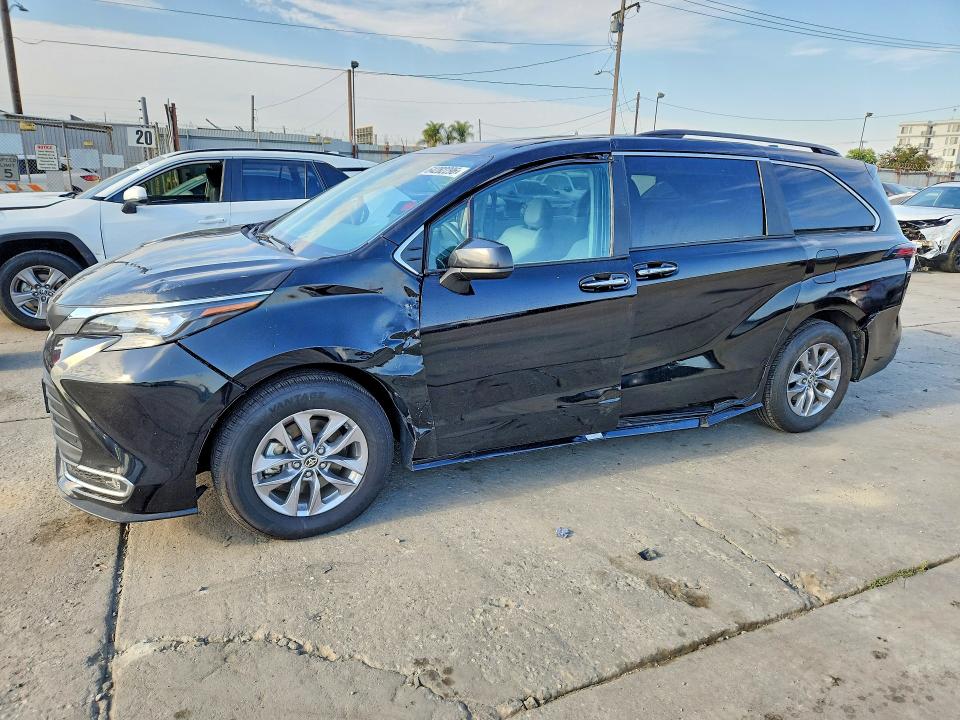 Aukcja sprzedaży 2024 Toyota Sienna, vin: 5TDYRKEC9RS215586, numer aukcji: 64282296