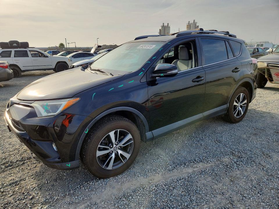 64241516 :رقم المزاد ، 2T3RFREV9HW605642 vin ، 2017 Toyota Rav4 مزاد بيع