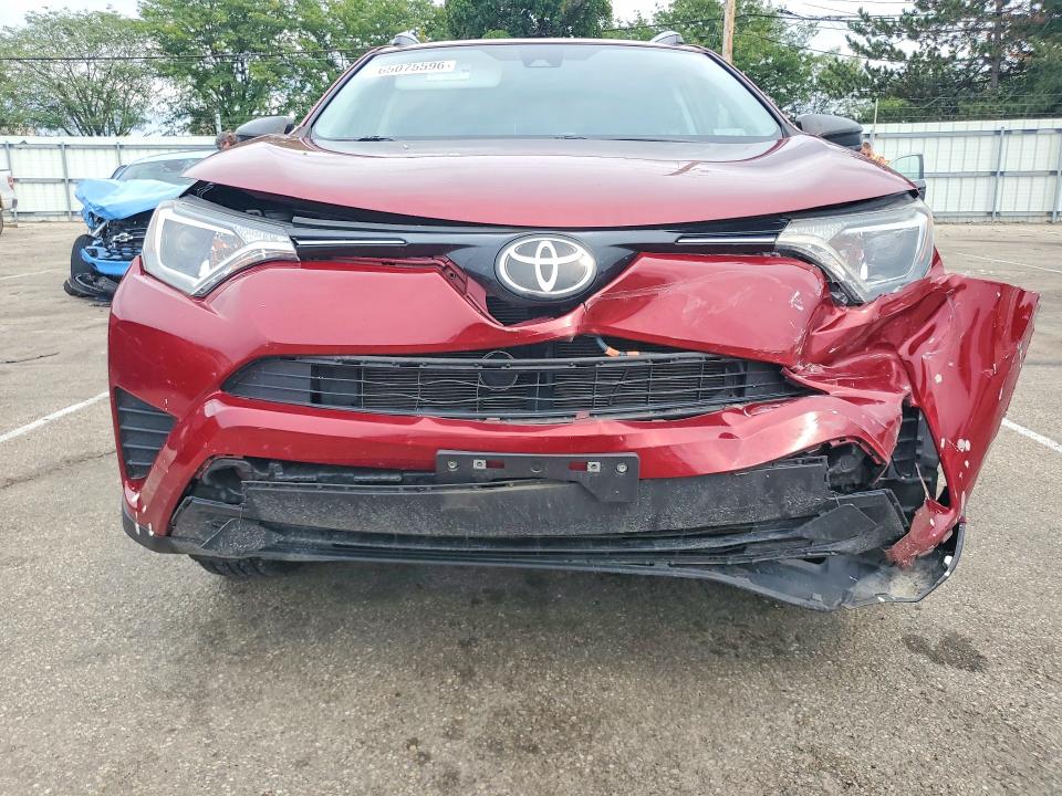 65075596 :رقم المزاد ، 2T3BFREV0JW827185 vin ، 2018 Toyota Rav4 مزاد بيع