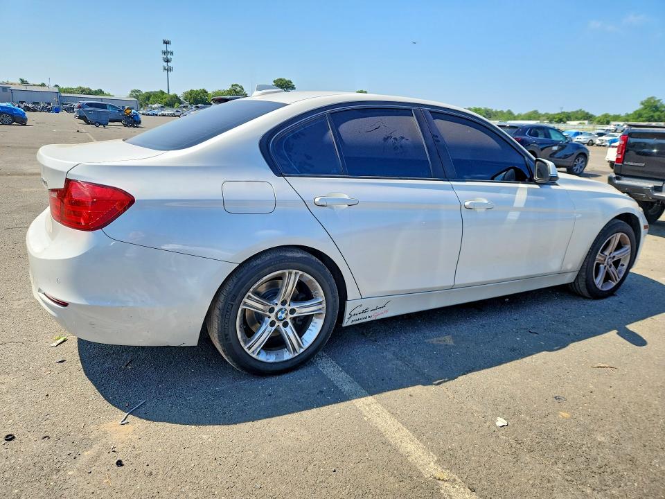 2015 Bmw 320 მანქანა იყიდება აუქციონზე, vin: WBA3B1C56FP681167, აუქციონის ნომერი: 63439316