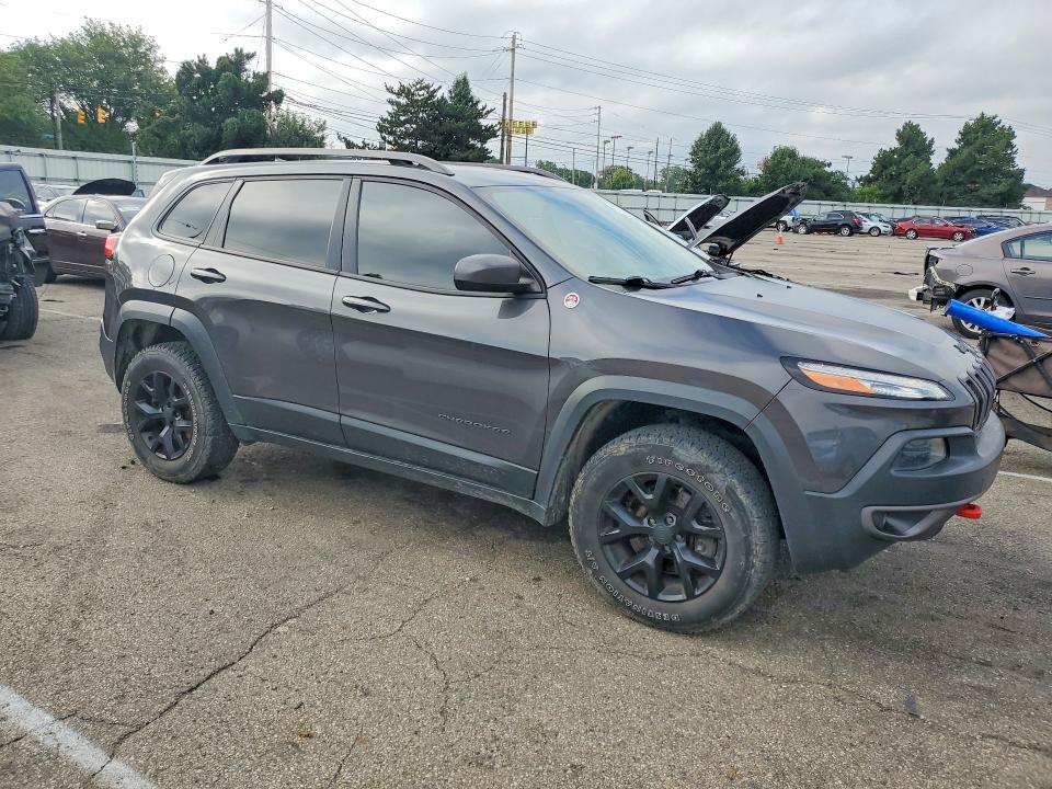 62140656 :رقم المزاد ، 1C4PJMBS8GW293218 vin ، 2016 Jeep Cherokee مزاد بيع