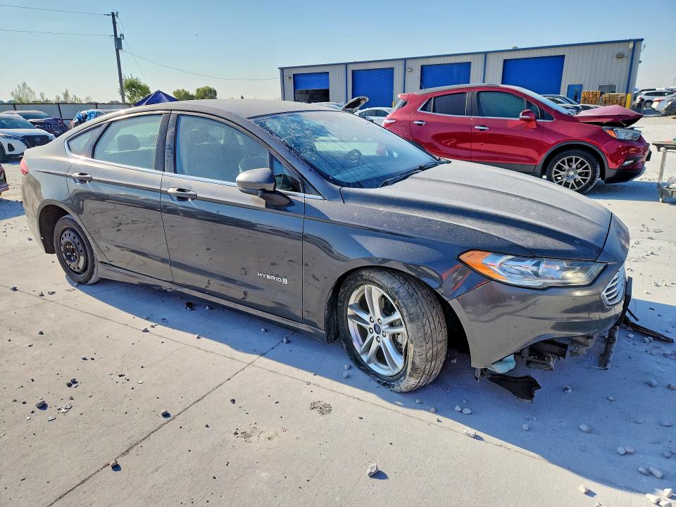 66531306 :رقم المزاد ، 3FA6P0UU3JR282080 vin ، 2018 Ford Fusion مزاد بيع