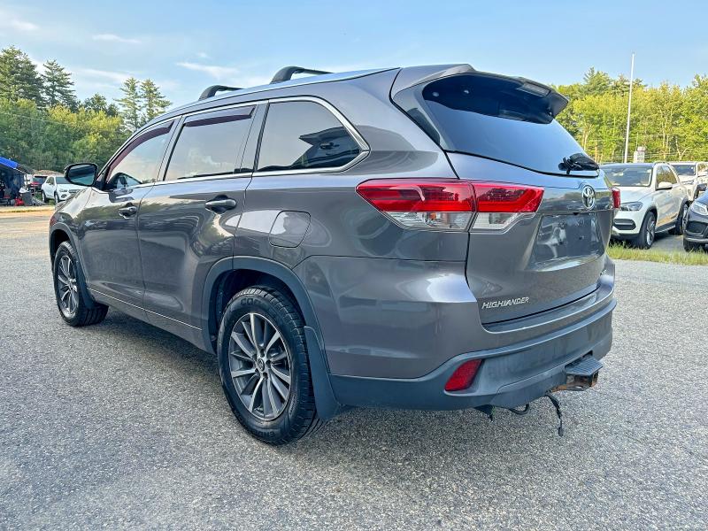 2018 Toyota Highlander მანქანა იყიდება აუქციონზე, vin: 5TDJZRFH5JS535979, აუქციონის ნომერი: 65192076