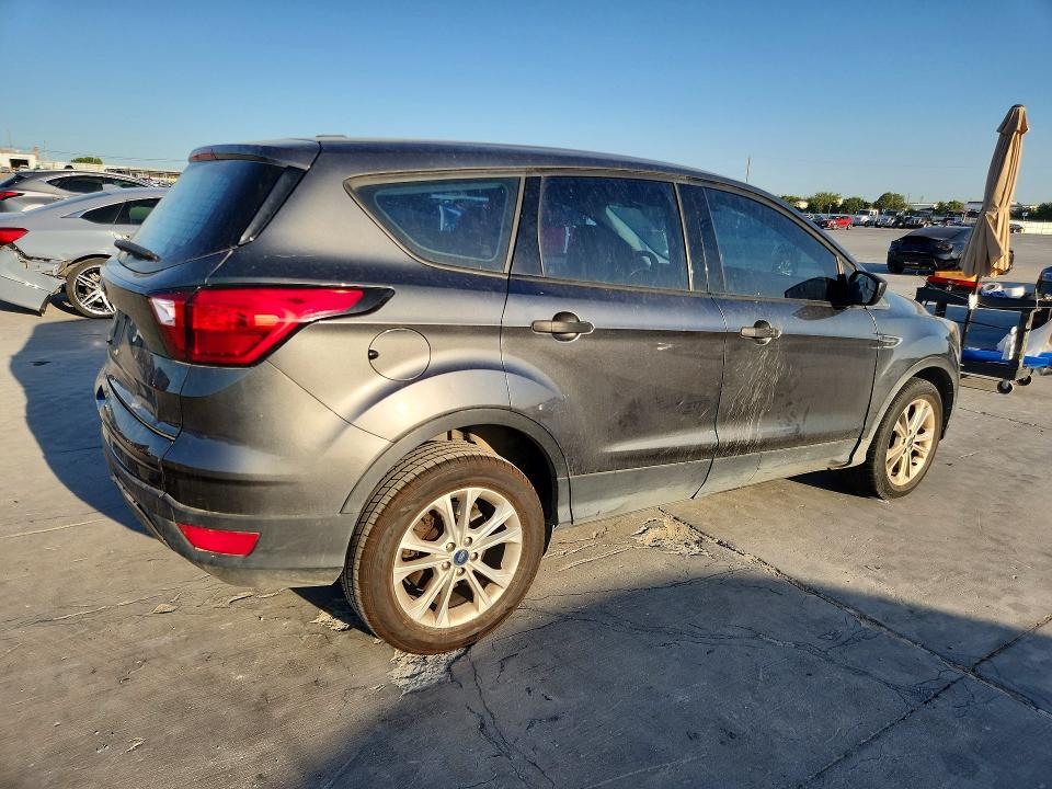 64749936 :رقم المزاد ، 1FMCU0F70KUB00970 vin ، 2019 Ford Escape مزاد بيع