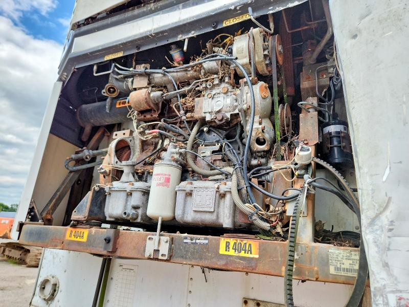 63767906 :رقم المزاد ، 1UYVS2489XU857708 vin ، 1999 Utility Trailer Trailer مزاد بيع