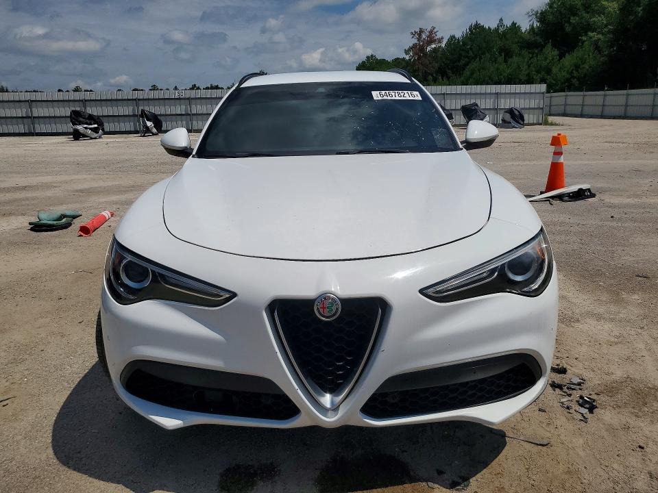 Продаж на аукціоні авто 2018 Alfa Romeo Stelvio, vin: ZASFAKNN6J7C10688, номер лоту: 64678216