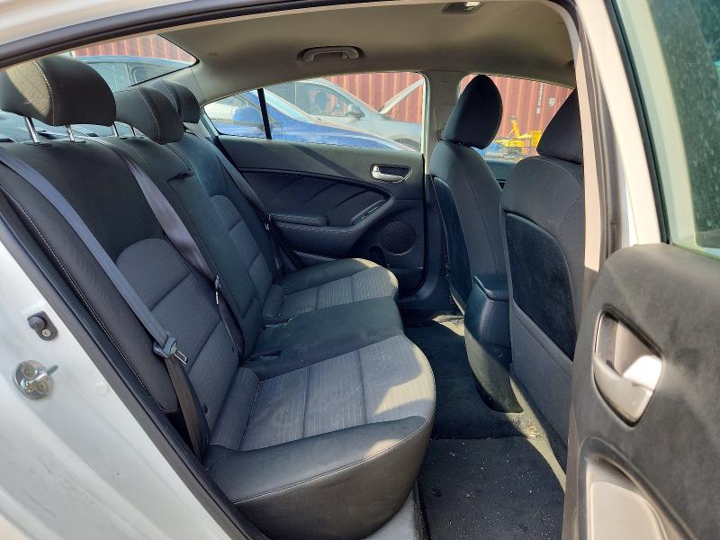 63701006 :رقم المزاد ، 3KPFL4A70JE195949 vin ، 2018 Kia Forte مزاد بيع