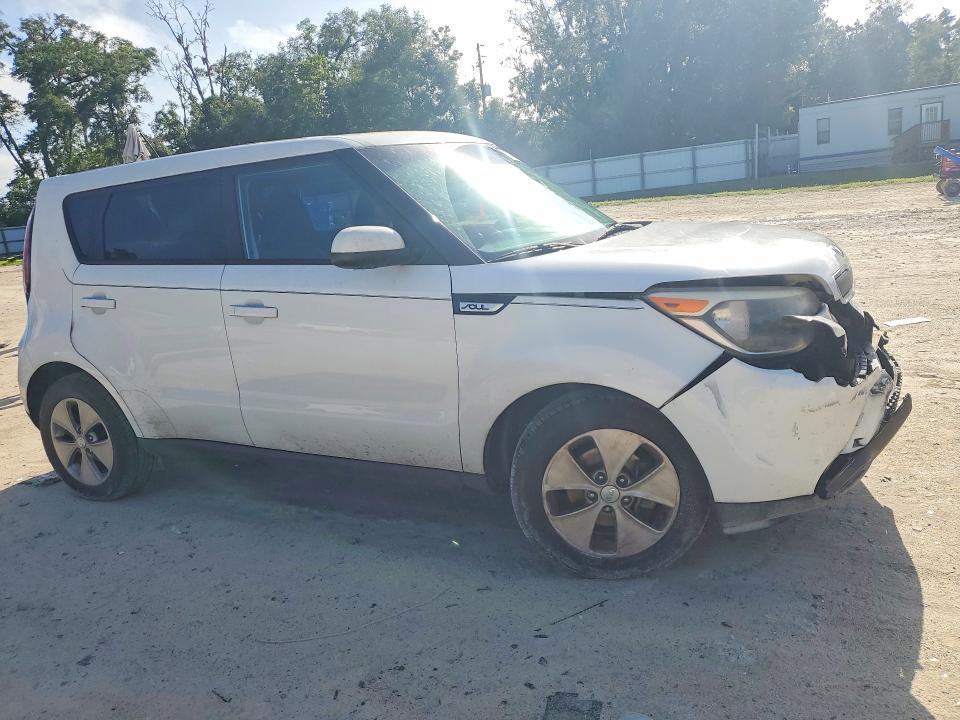 63931506 :رقم المزاد ، KNDJN2A25F7805901 vin ، 2015 Kia Soul مزاد بيع