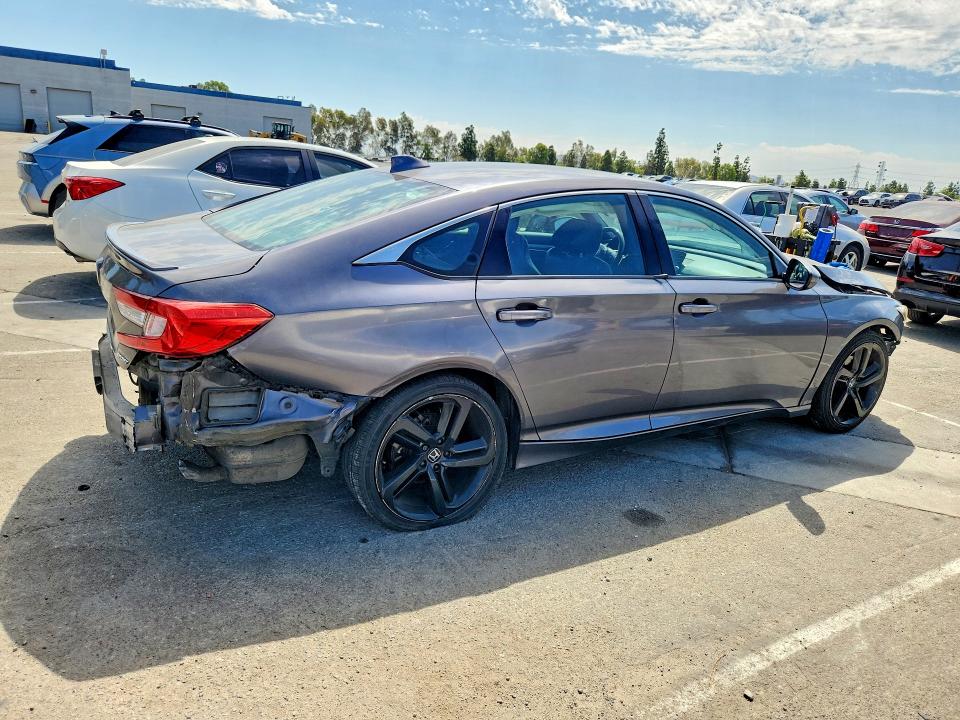 65051356 :رقم المزاد ، 1HGCV1F3XJA135246 vin ، 2018 Honda Accord مزاد بيع