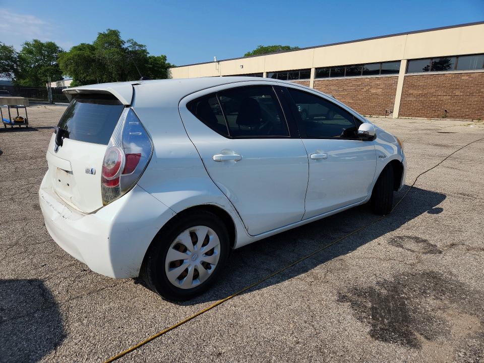 2013 Toyota Prius C მანქანა იყიდება აუქციონზე, vin: JTDKDTB38D1531517, აუქციონის ნომერი: 64439156