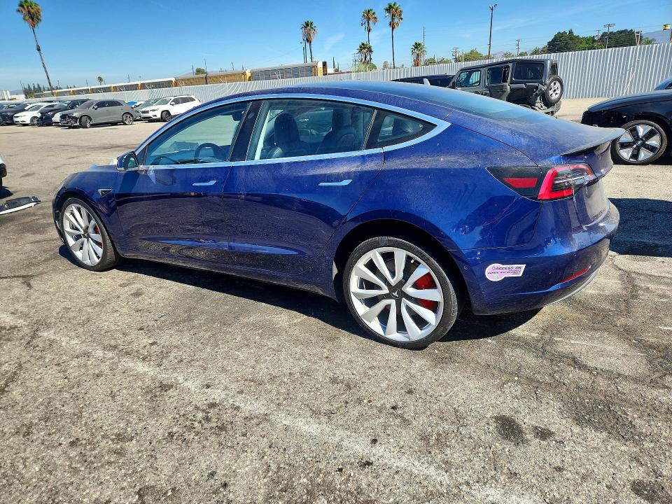 Продаж на аукціоні авто 2018 Tesla Model 3, vin: 5YJ3E1EB2JF083903, номер лоту: 64252346