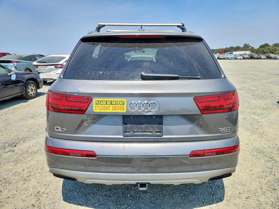 63299116 :رقم المزاد ، WA1LAAF73JD000910 vin ، 2018 Audi Q7 مزاد بيع