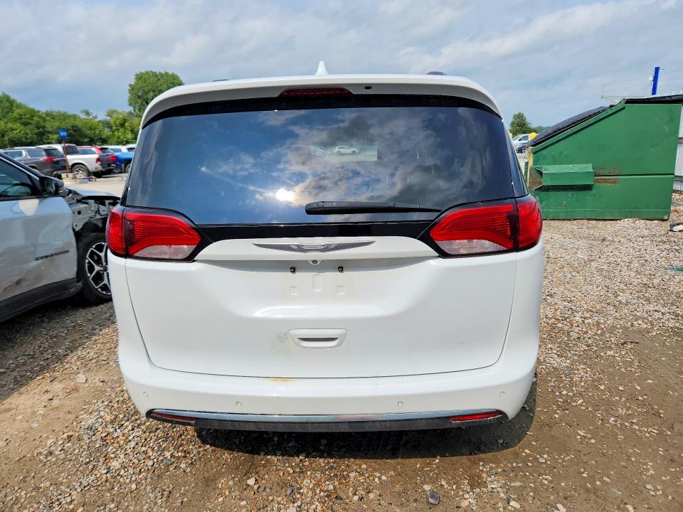 62945056 :رقم المزاد ، 2C4RC1BG4JR106893 vin ، 2018 Chrysler Pacifica مزاد بيع