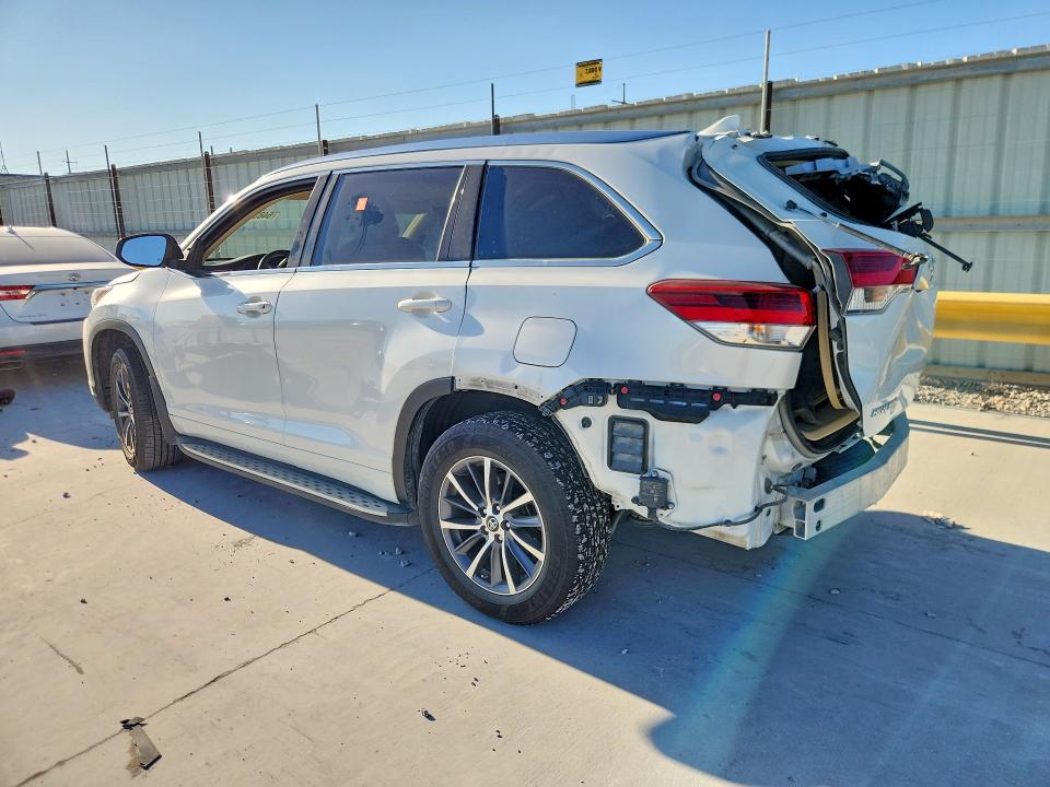 64836616 :رقم المزاد ، 5TDKZRFH4JS546668 vin ، 2018 Toyota Highlander مزاد بيع