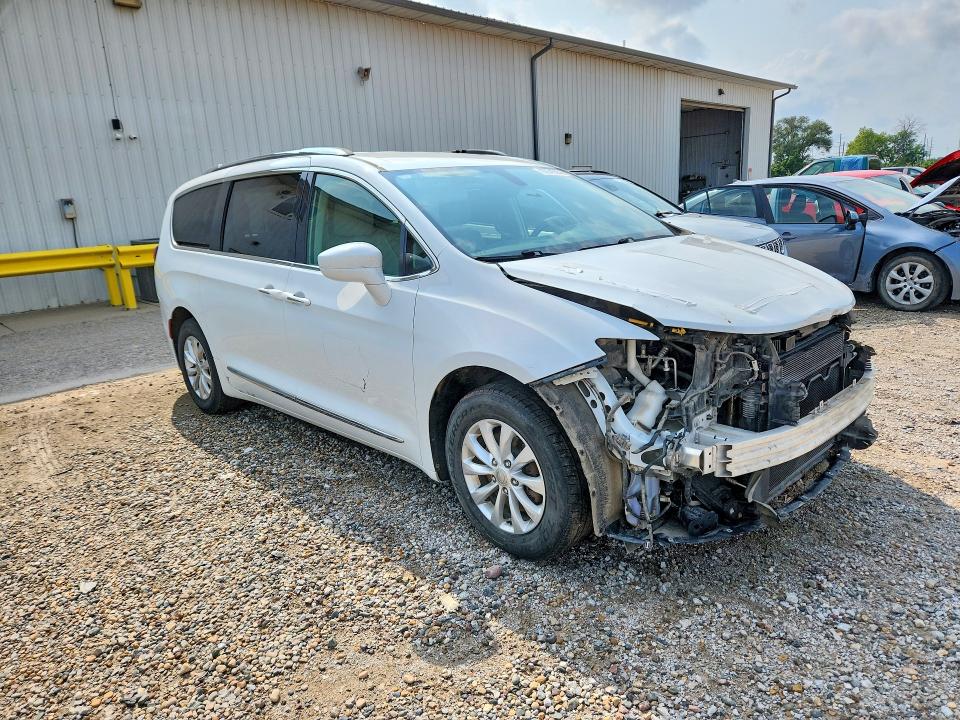 62945056 :رقم المزاد ، 2C4RC1BG4JR106893 vin ، 2018 Chrysler Pacifica مزاد بيع
