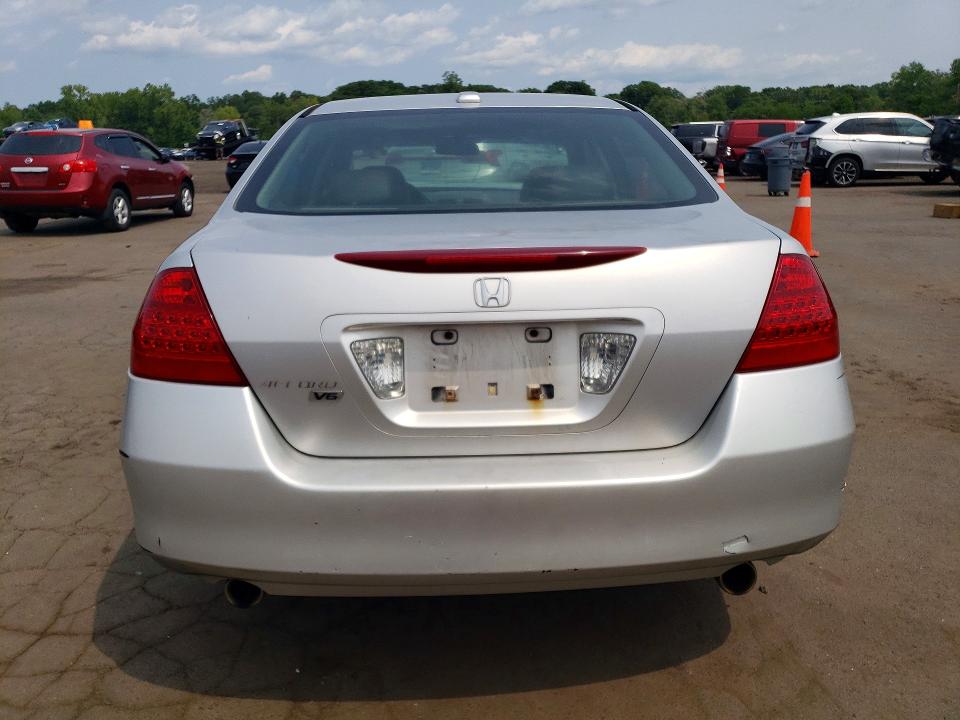 64672936 :رقم المزاد ، 1HGCM66516A025873 vin ، 2006 Honda Accord مزاد بيع