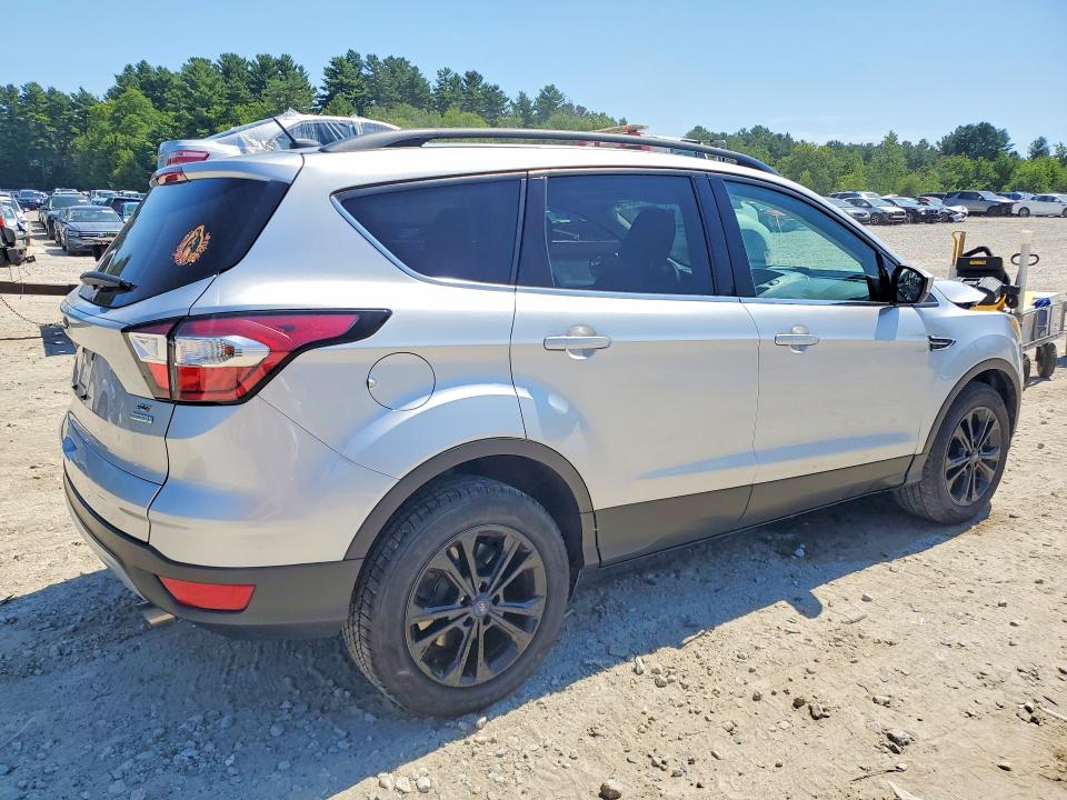 64095036 :رقم المزاد ، 1FMCU0GD5JUB29044 vin ، 2018 Ford Escape مزاد بيع