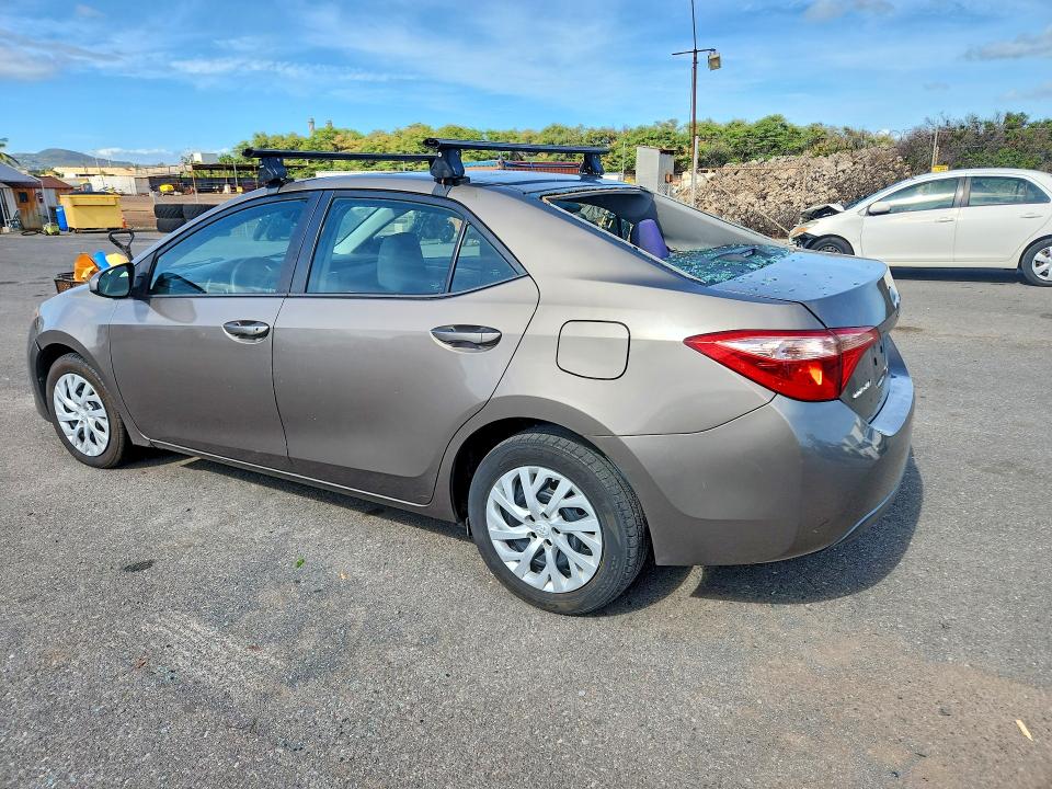 65938536 :رقم المزاد ، 5YFBURHE4JP765463 vin ، 2018 Toyota Corolla مزاد بيع