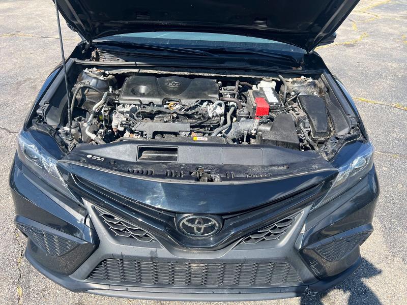 65359296 :رقم المزاد ، 4T1G11AKXMU589392 vin ، 2021 Toyota Camry مزاد بيع