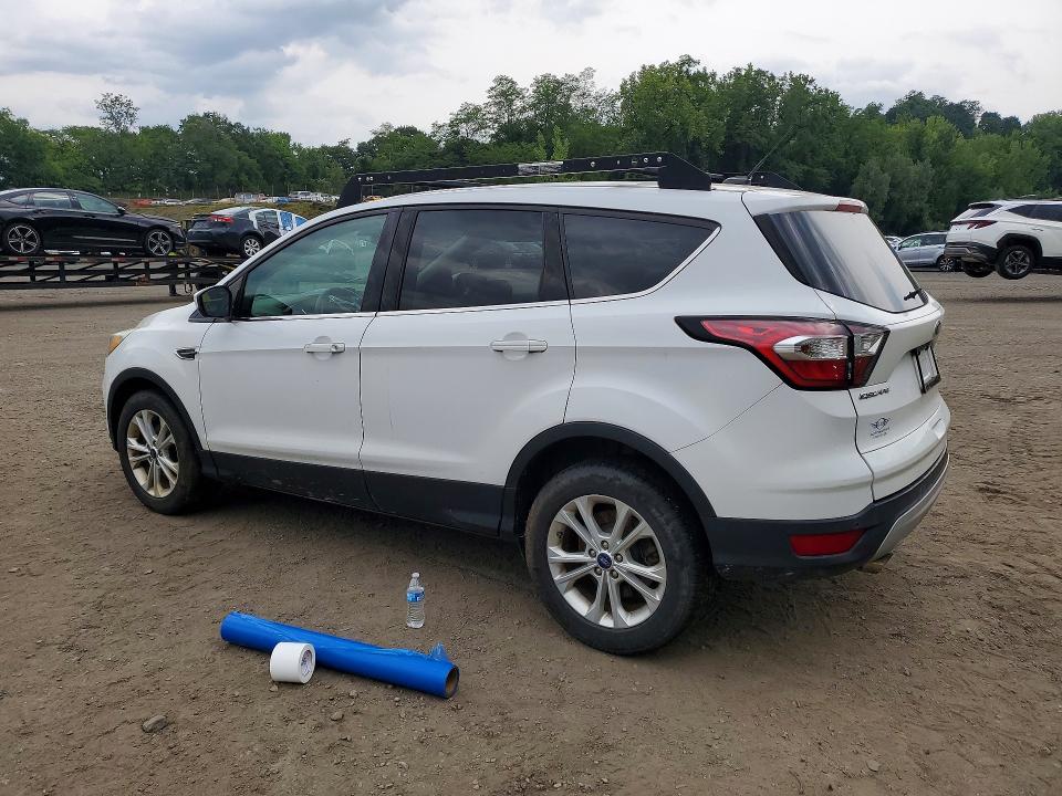 64693866 :رقم المزاد ، 1FMCU0GD0HUE77134 vin ، 2017 Ford Escape مزاد بيع