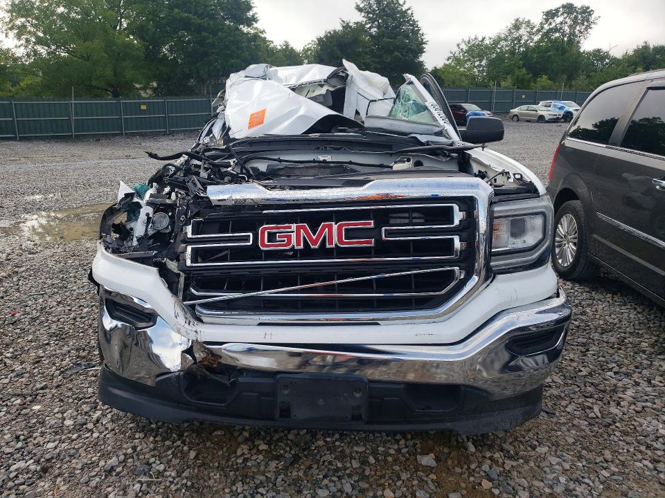 63612606 :رقم المزاد ، 1GTN1LEC0JZ900773 vin ، 2018 Gmc Sierra مزاد بيع