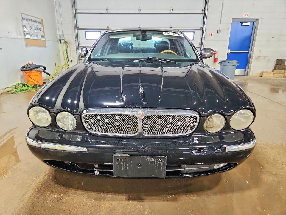 2004 Jaguar Xj8 მანქანა იყიდება აუქციონზე, vin: SAJEA71C44SG01639, აუქციონის ნომერი: 64258926