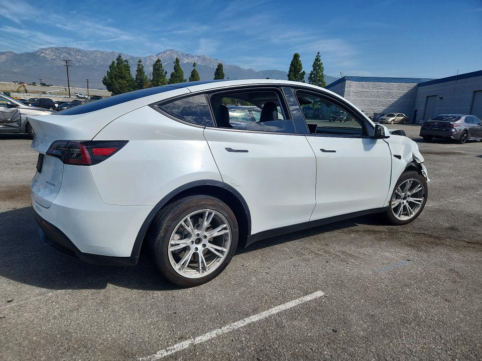 2024 Tesla Model Y მანქანა იყიდება აუქციონზე, vin: 7SAYGAEE5RF059930, აუქციონის ნომერი: 66775626