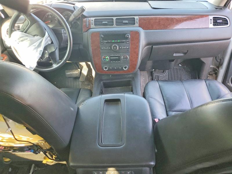 2010 Chevrolet Suburban მანქანა იყიდება აუქციონზე, vin: 1GNUKJE36AR228402, აუქციონის ნომერი: 63414006