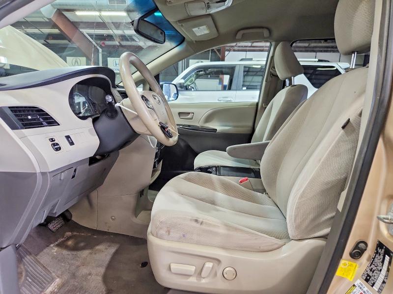65689306 :رقم المزاد ، 5TDKK3DC8DS293383 vin ، 2013 Toyota Sienna مزاد بيع