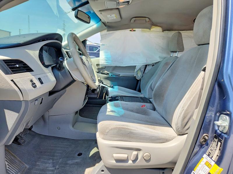 64367516 :رقم المزاد ، 5TDKK3DCXDS382565 vin ، 2013 Toyota Sienna مزاد بيع