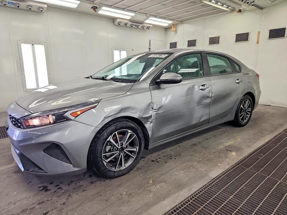 64454726 :رقم المزاد ، 3KPF24AD0NE430980 vin ، 2022 Kia Forte مزاد بيع