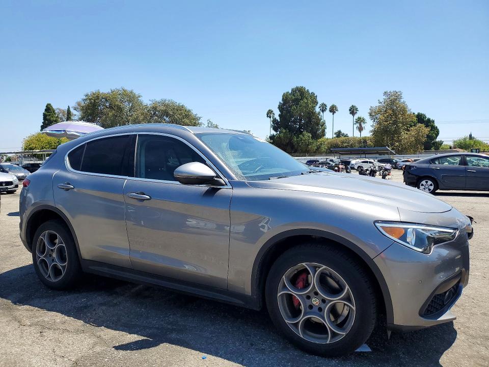 Продаж на аукціоні авто 2018 Alfa Romeo Stelvio, vin: ZASFAKBN6J7B66843, номер лоту: 64586116