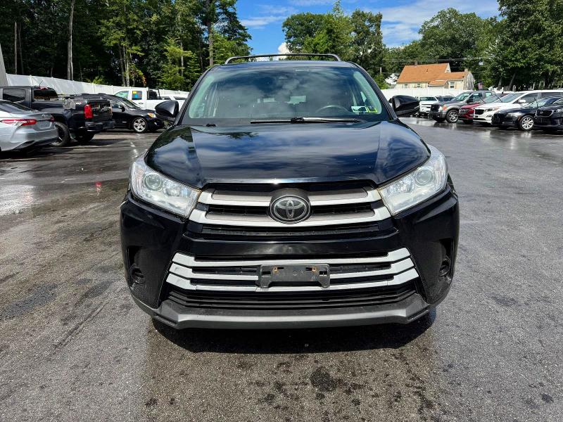 Продажа на аукционе авто 2018 Toyota Highlander, vin: 5TDBZRFH5JS850690, номер лота: 63798756