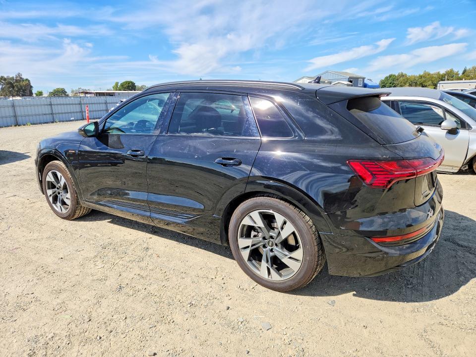 Продажа на аукционе авто 2022 Audi E-tron, vin: WA1AAAGE5NB010649, номер лота: 65047046