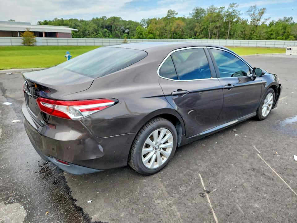 Продаж на аукціоні авто 2018 Toyota Camry, vin: 4T1B11HK6JU574237, номер лоту: 63441176
