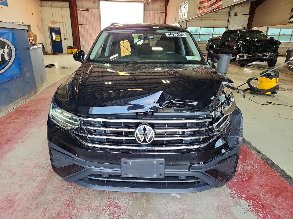 64076286 :رقم المزاد ، 3VVFB7AX5PM067954 vin ، 2023 Volkswagen Tiguan مزاد بيع